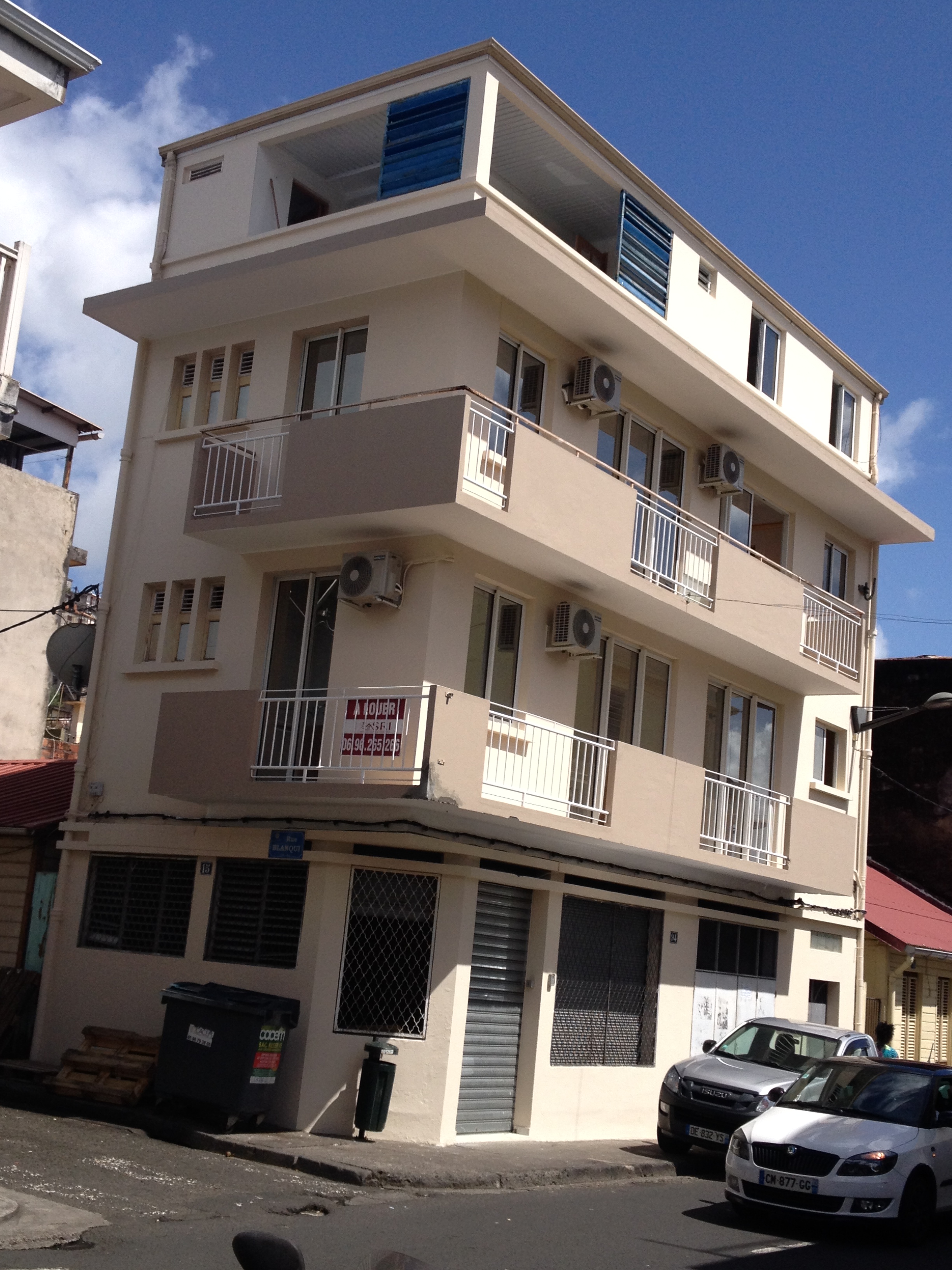 Immeuble entier — 8 pièces — 160 m² — FORT DE FRANCE