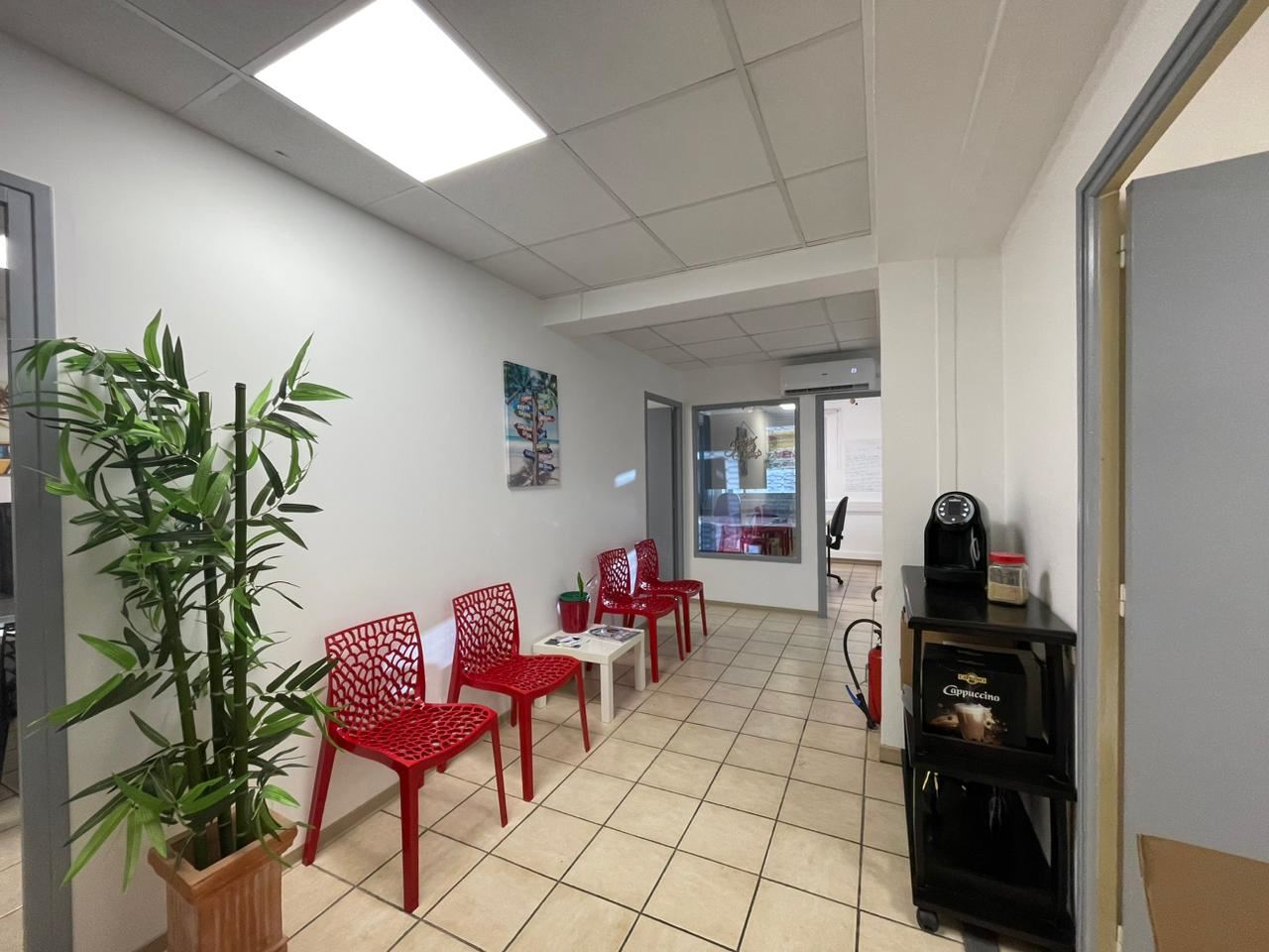 Bureau — 6 pièces — 92 m² — FORT-DE-FRANCE